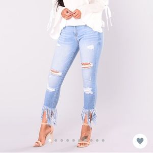 FRAYED JEANS